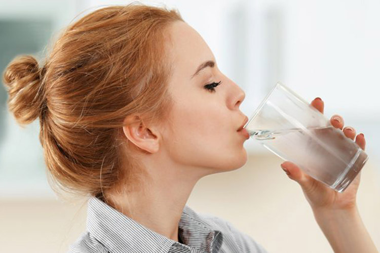 نوشیدن آب، چه تاثیری روی سلامت روان داره؟
