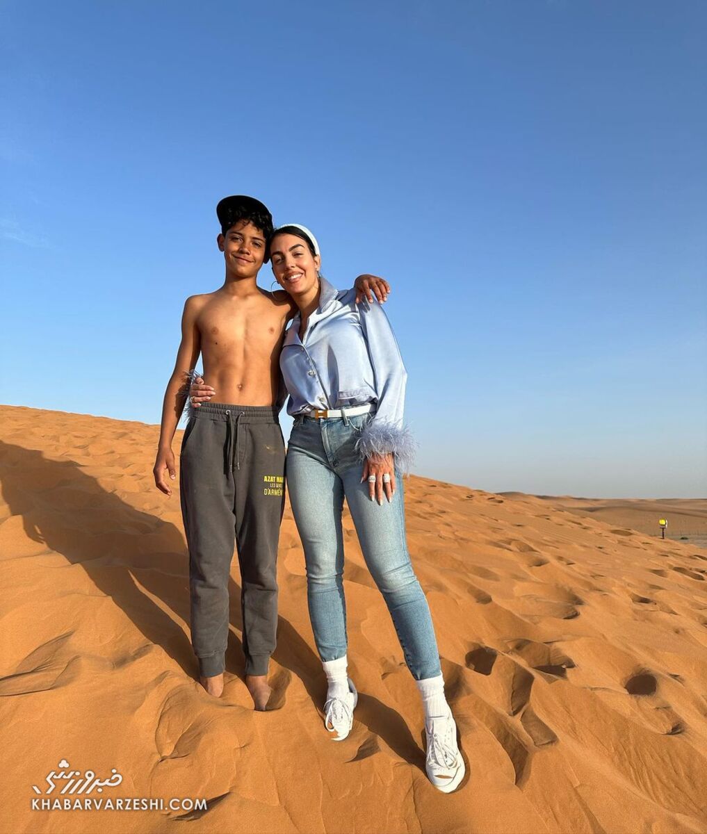 گشت و گذار نامزد رونالدو در صحرای حجاز