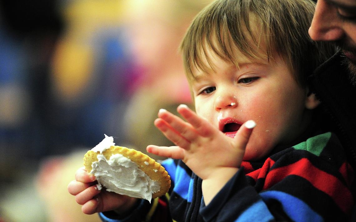 مضرات شیرینی برای کودکان نگران کننده است