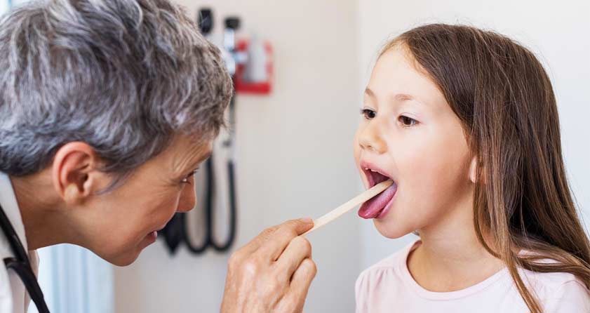 بوی بد دهان بچه ها چه کنیم؟ علت و درمان
