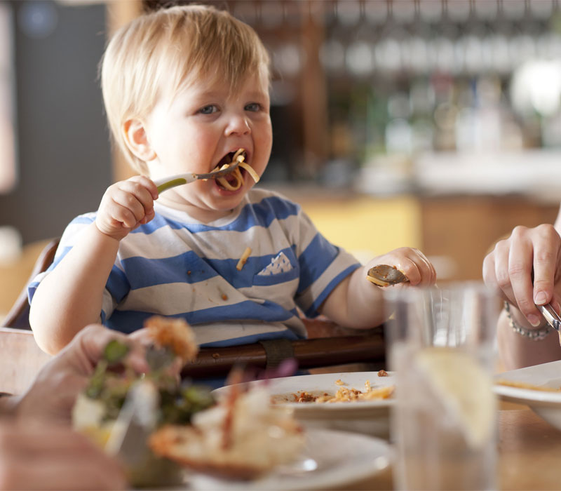  نکات طلایی برای رستوران رفتن با کودکان و نوزادان بدون دردسر