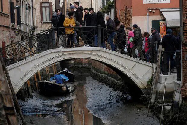 کانال‌های آبی شهر ونیز در ایتالیا همزمان با کاهش بارش‌ها در حال خشک شدن است.