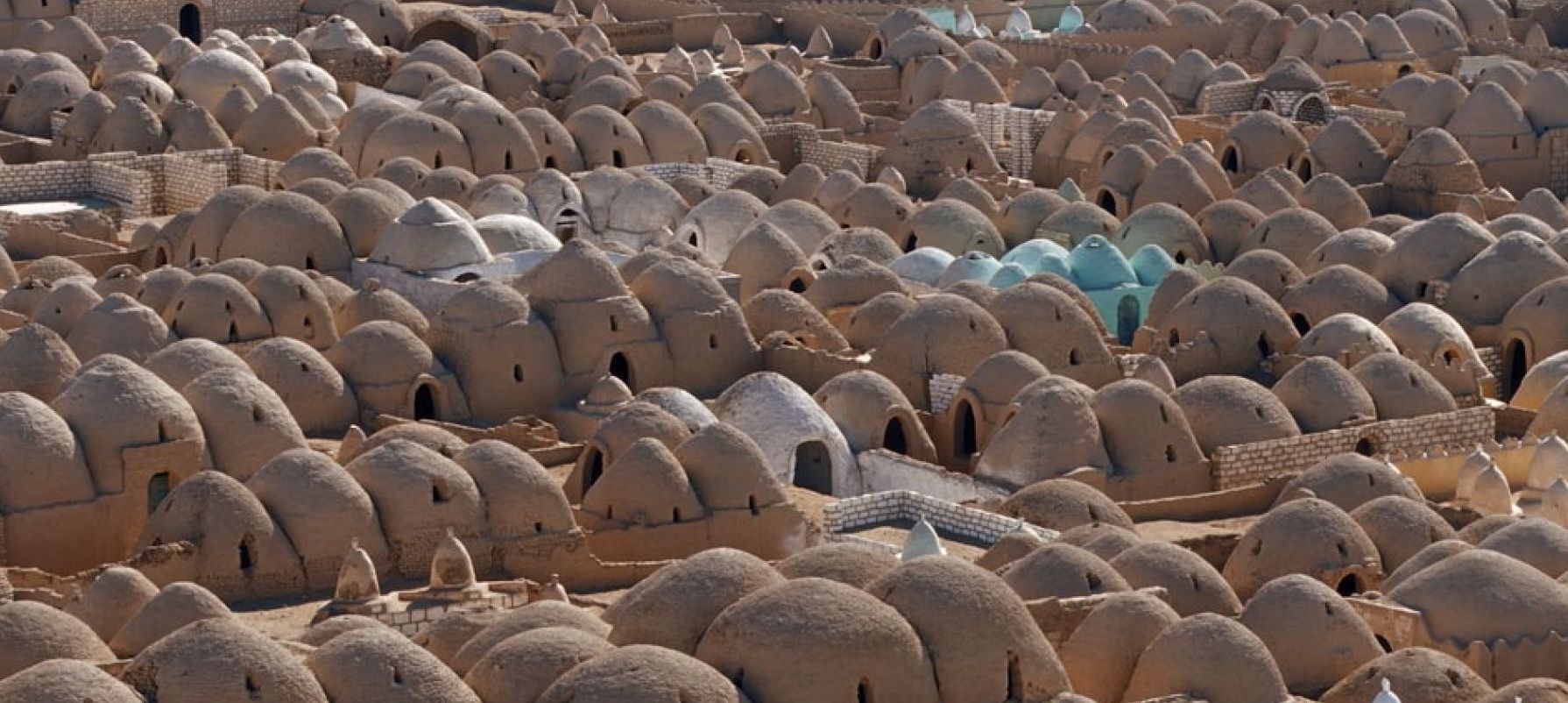 دریای بی پایان قبرها در «شهر مردگان» مصر + عکس