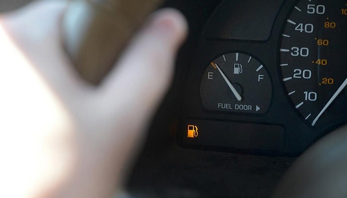رانندگی با چراغ روشن بنزین خطرناک است؟